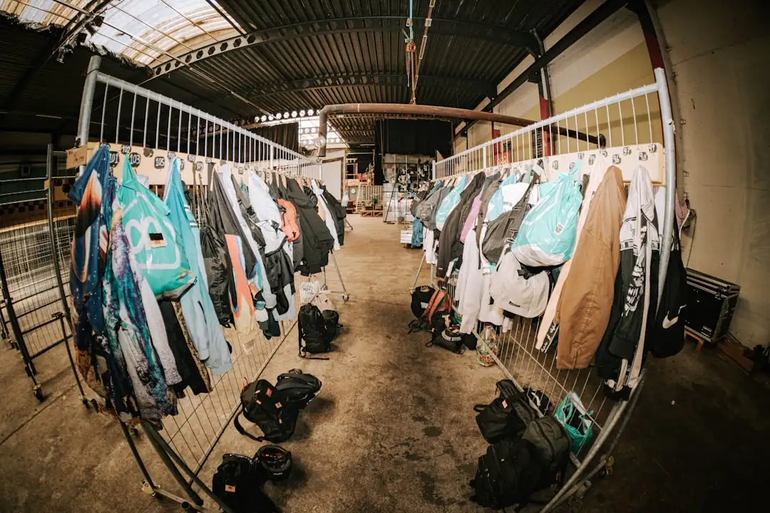 商业运营与管理支持对比：贵州企业如何选择合适的发展服务方案